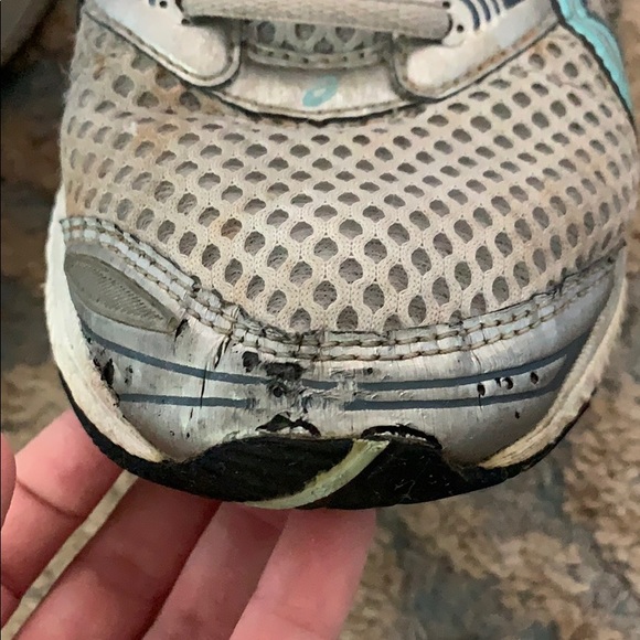 ASICS gel tennis shoes - Picture 3 of 6